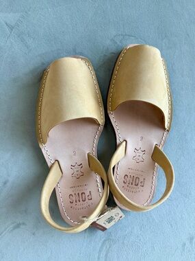 PONS Avarcas Classic Women’s Leather Slingback Sandals in Mustard. Brand new